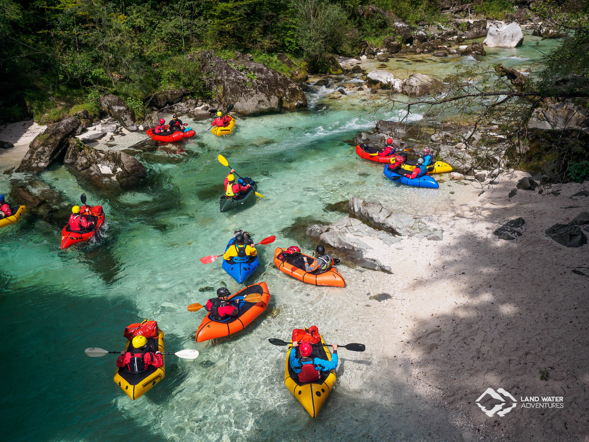 Packrafts auf der Soca © Land Water Adventures