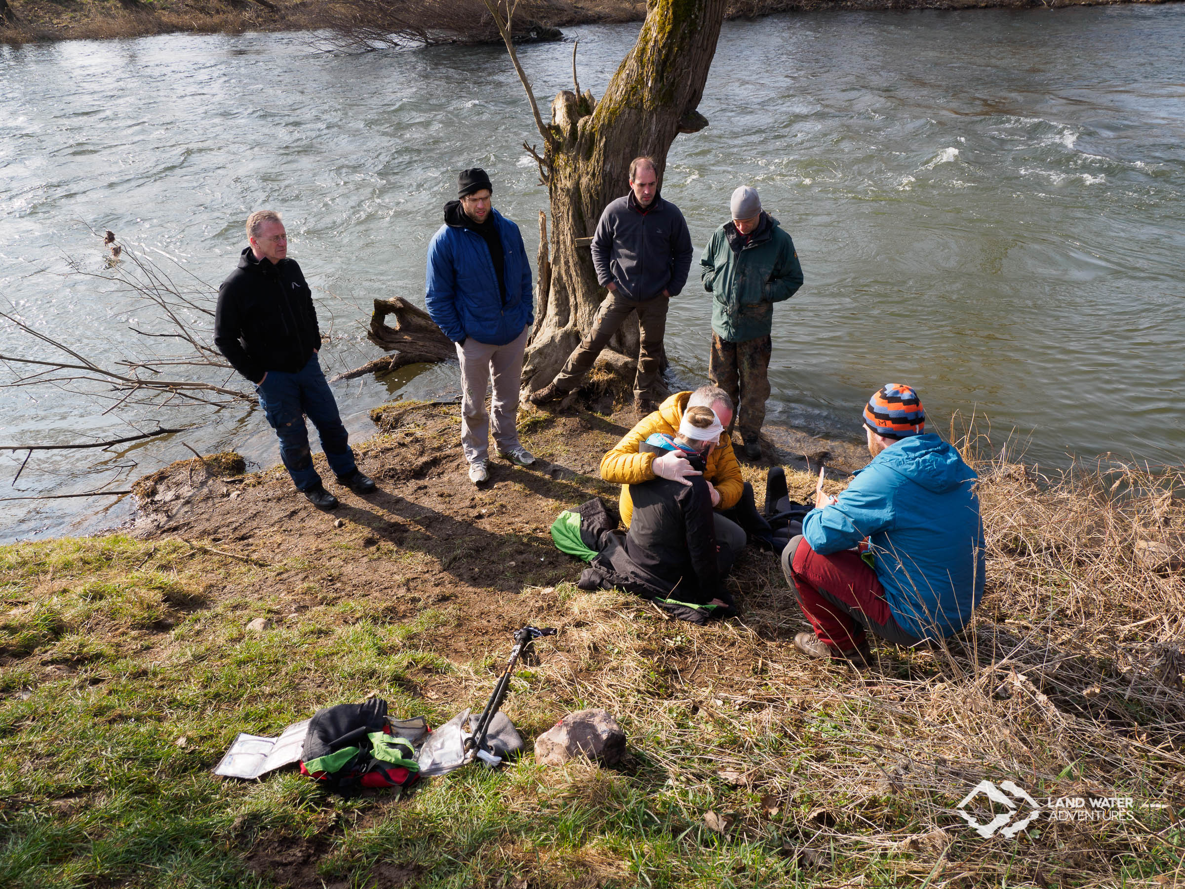 Rettungsübung am Ufer der Nahe © Land Water Adventures