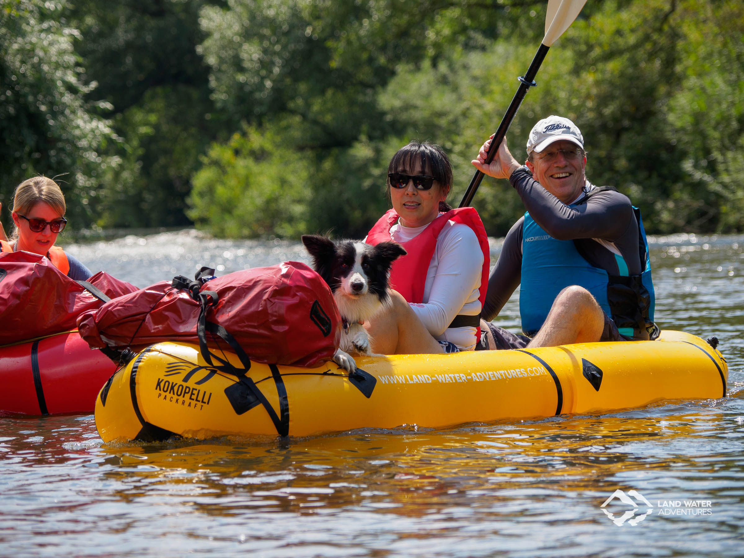 Hund im Packraft © Land Water Adventures