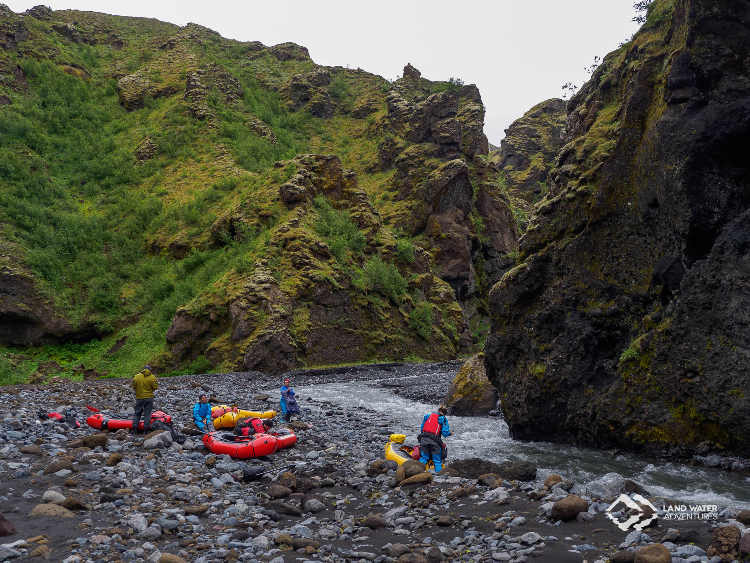 Isländisches Wildwasser Packrafting © Land Water Adventures