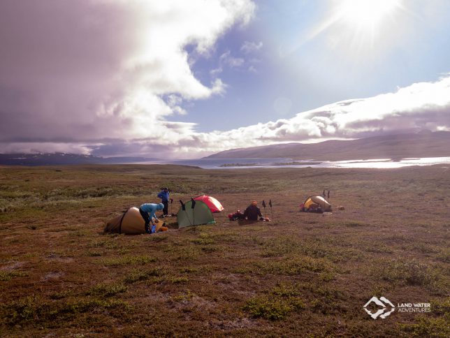 Camp in der schwedischen Tundra © Land Water Adventures