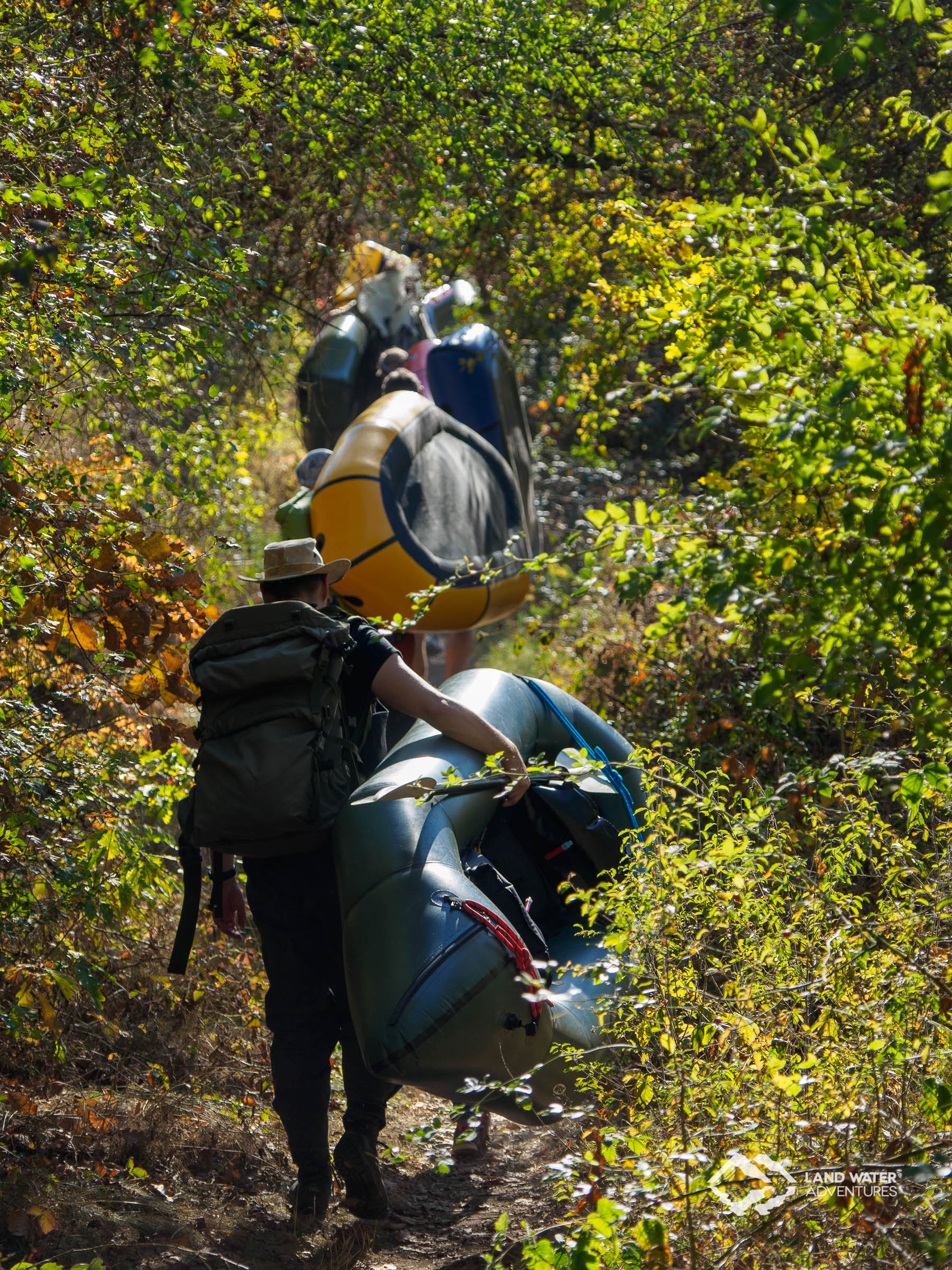 Packrafts am Nahe-Ufer Herbst © Land Water Adventures