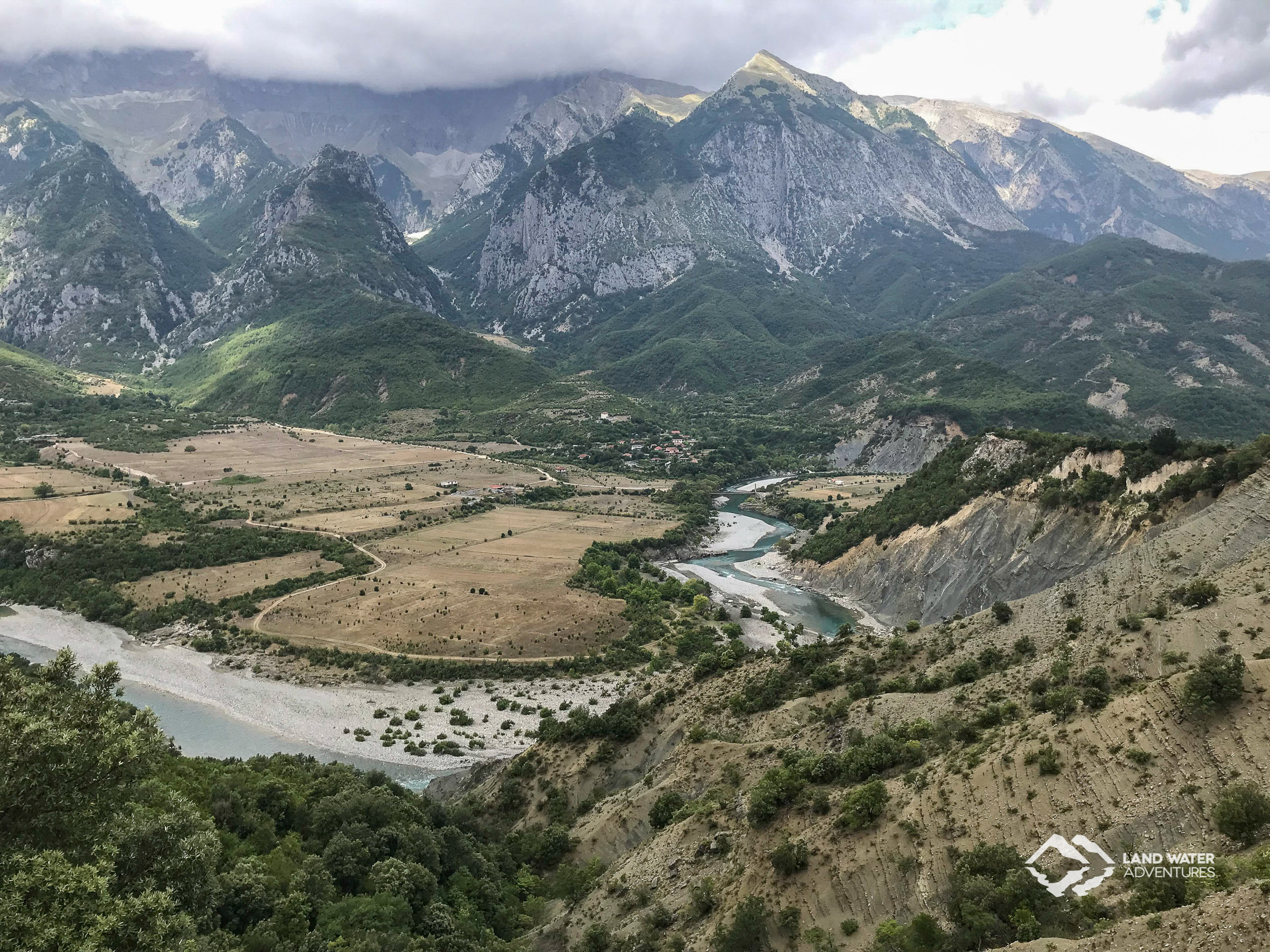 Blick auf die Vjosa © Land Water Adventures