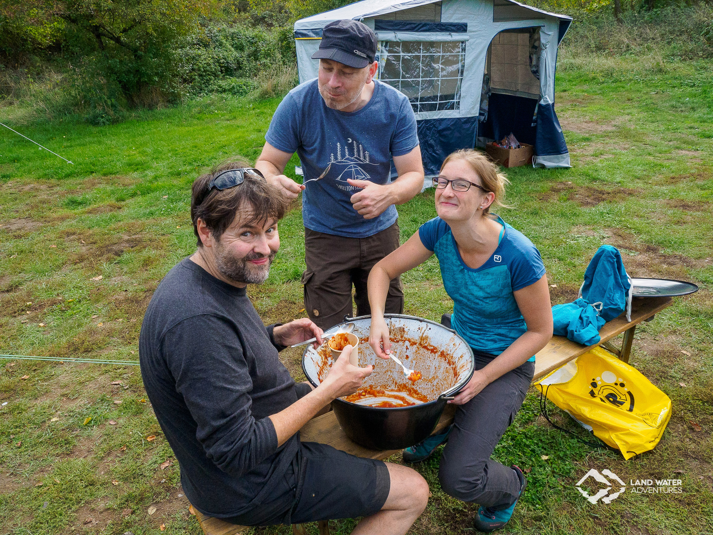 Chili-Restessen am nächsten Morgen © Land Water Adventures