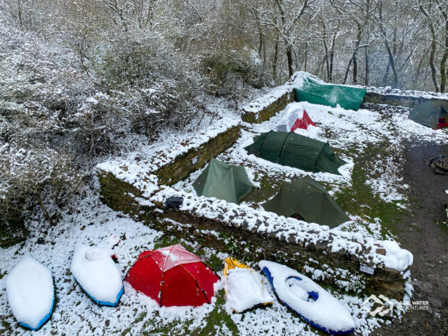 Hunsrück-Camp im Schnee auf der Schmidtburg © Land Water Adventures