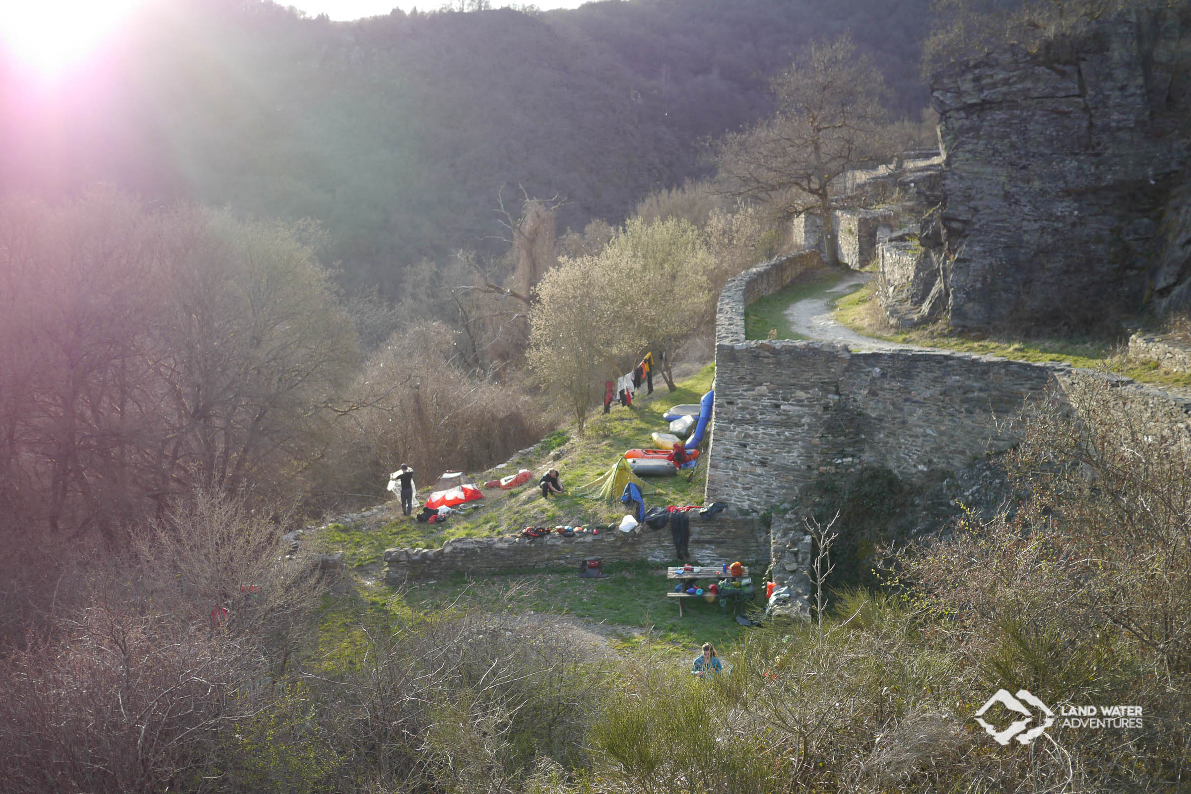 Die erste Übernachtung mit Rucksack und Packrafts auf der Schmidtburg im Frühjahr 2014