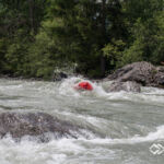 Packraft in den Wellen Tirols © Land Water Adventures