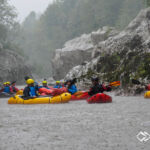 Soca-Packrafting im Regen © Land Water Adventures