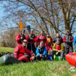 Die erste <a style="color: white;text-decoration: underline" href="https://www.land-water-adventures.com/de/touren-kurse/hunsrueck" target="_blank" rel="noopener">Hunsrück-Truppe 2018</a> bei bestem Frühlingswetter am Bach Hunsrück 1 Abschluss © Land Water Adventures
