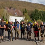 Das kommt raus, wenn sich zufällig nur Männer in einen <a style="color: white;text-decoration: underline" href="https://www.land-water-adventures.com/de/touren-kurse/hunsrueck" target="_blank" rel="noopener">Multiday Day Kurs Hunsrück</a> einbuchen Hunsrück Holzsammler © Land Water Adventures