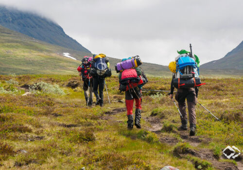 Trekking durch die Sylan Mountains beim Expeditionskurs © Land Water Adventures