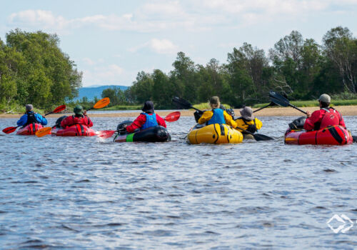 Packrafting Sylan Mountains in der Sonne © Land Water Adventures