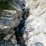 Eine Gruppe Packrafter auf der Soca im Canyon